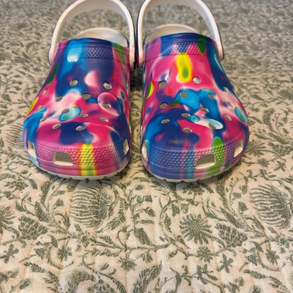 Croc’s solar rainbow tie dye clogs - Picture 3 of 13